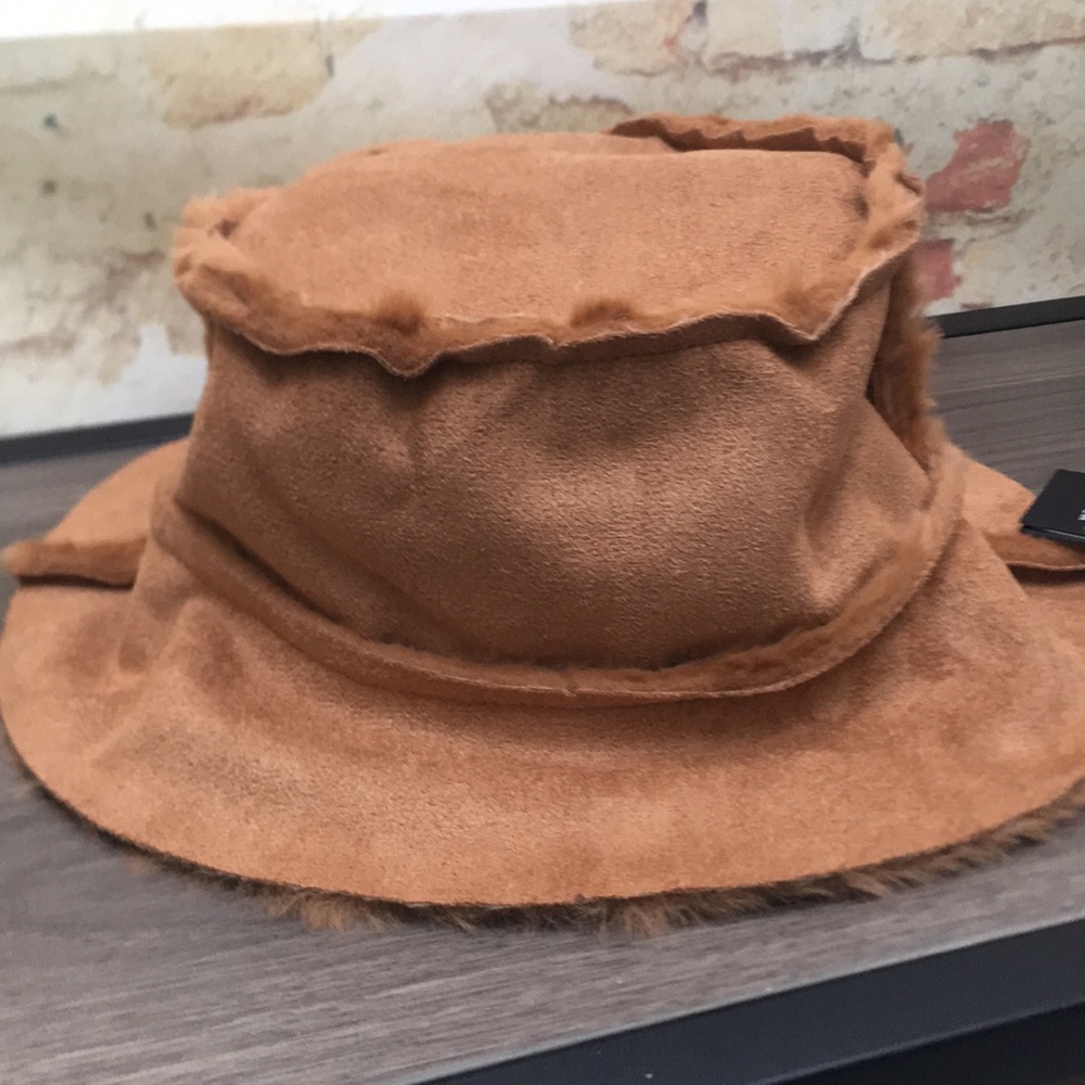 New 2-In-1 Reversible Fuzzy Faux Fur and Suede Trim Bucket Hat - Picture 6 of 6